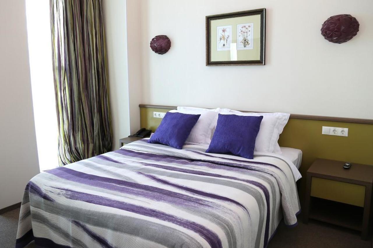 Iris Art Hotel คาร์คิฟ ภายนอก รูปภาพ