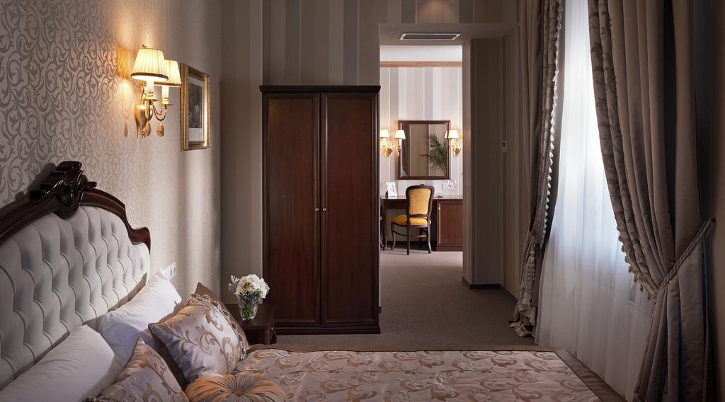 Iris Art Hotel คาร์คิฟ ภายนอก รูปภาพ