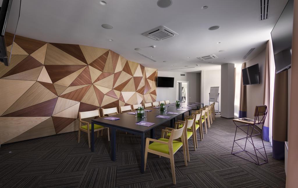 Iris Art Hotel คาร์คิฟ ภายนอก รูปภาพ