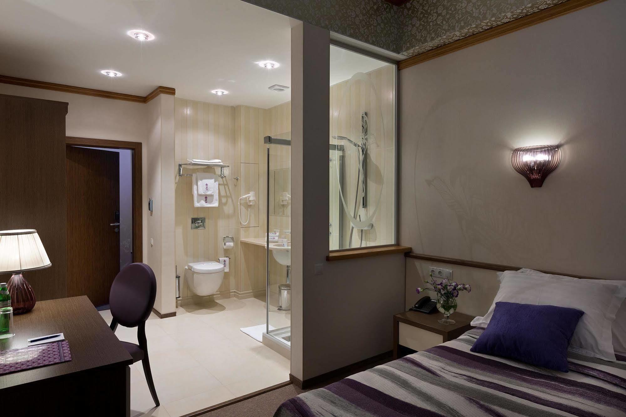 Iris Art Hotel คาร์คิฟ ภายนอก รูปภาพ