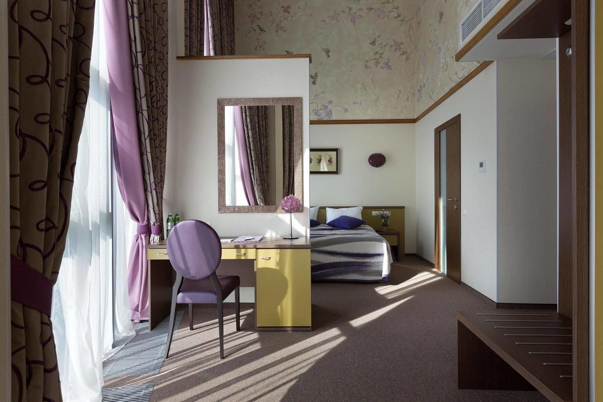 Iris Art Hotel คาร์คิฟ ภายนอก รูปภาพ
