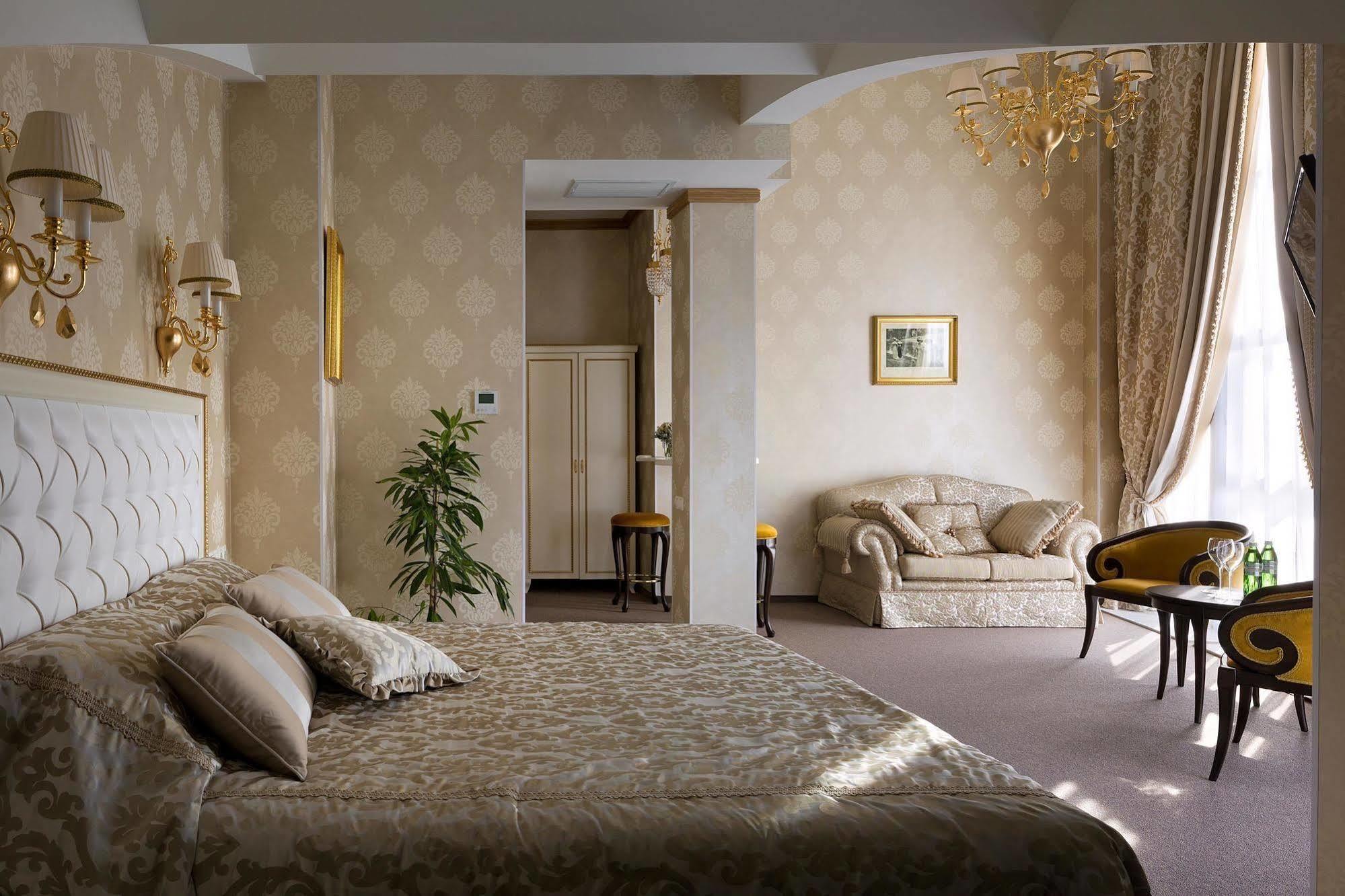 Iris Art Hotel คาร์คิฟ ภายนอก รูปภาพ