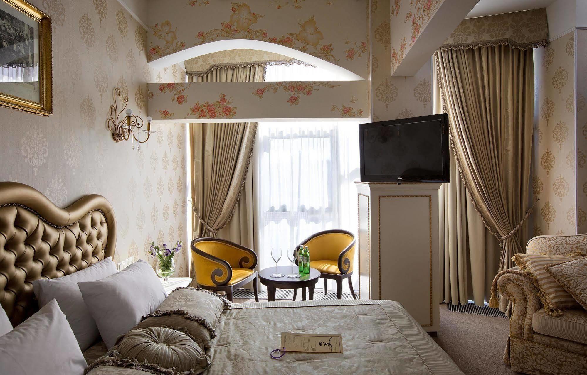 Iris Art Hotel คาร์คิฟ ภายนอก รูปภาพ