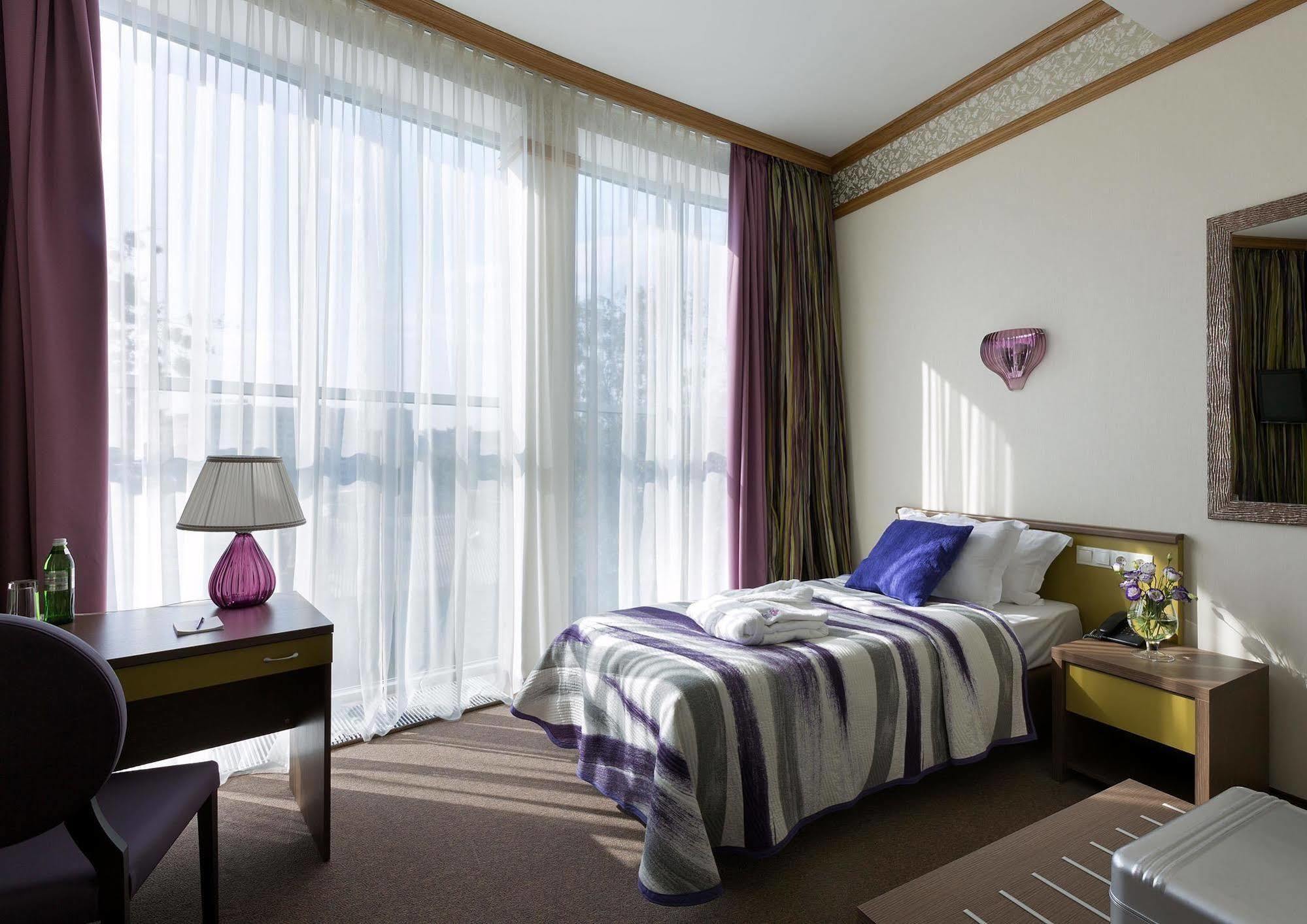Iris Art Hotel คาร์คิฟ ภายนอก รูปภาพ