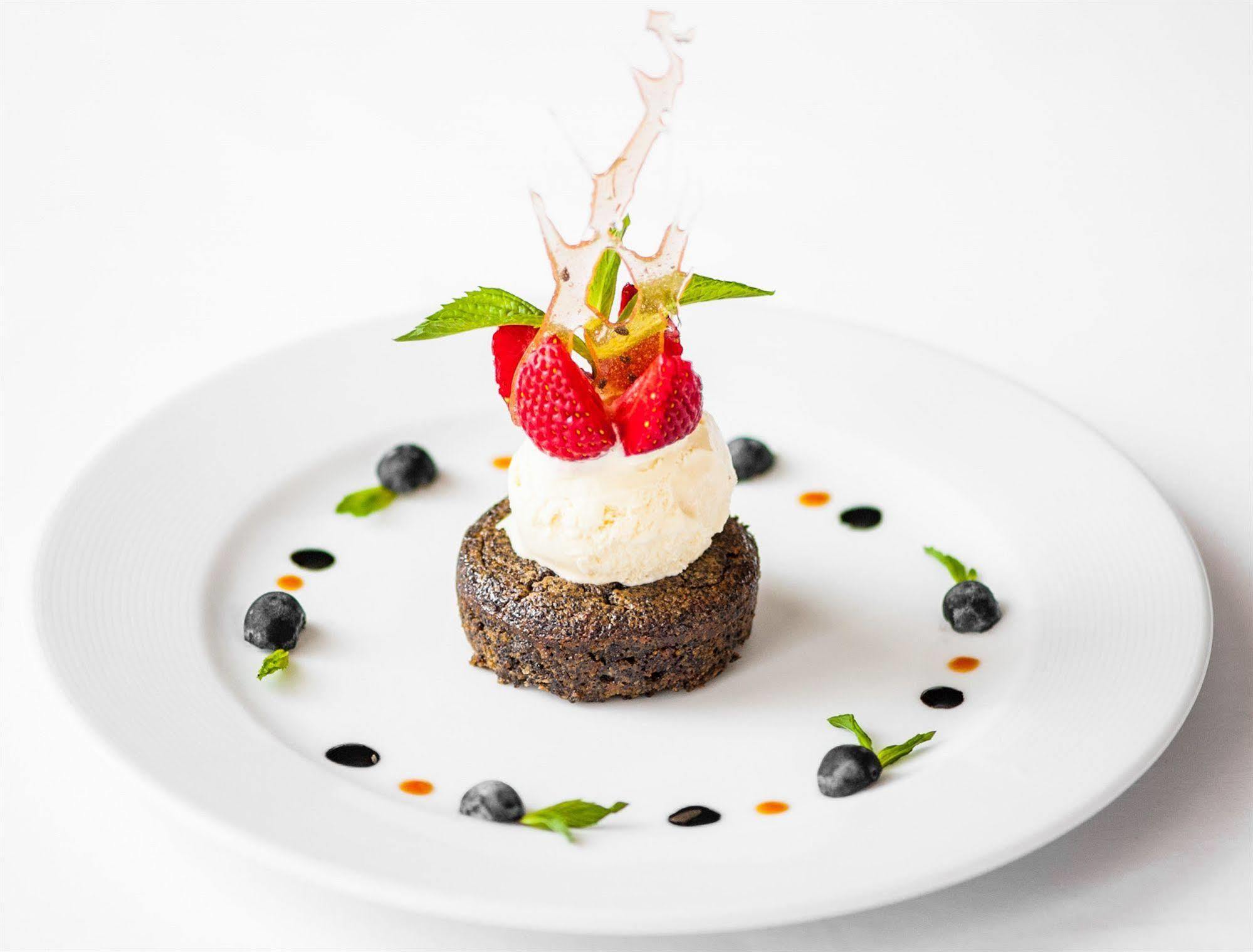 Iris Art Hotel คาร์คิฟ ภายนอก รูปภาพ