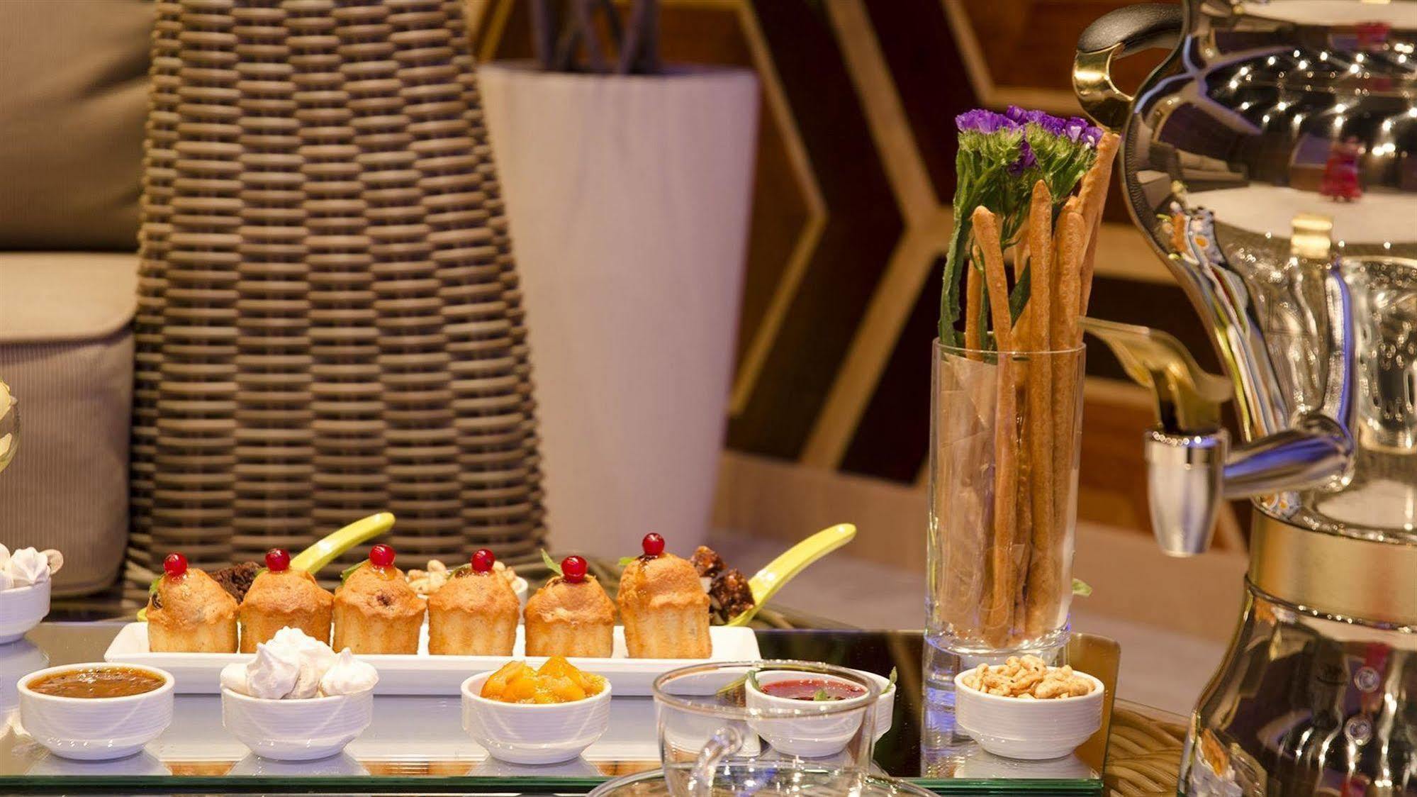 Iris Art Hotel คาร์คิฟ ภายนอก รูปภาพ