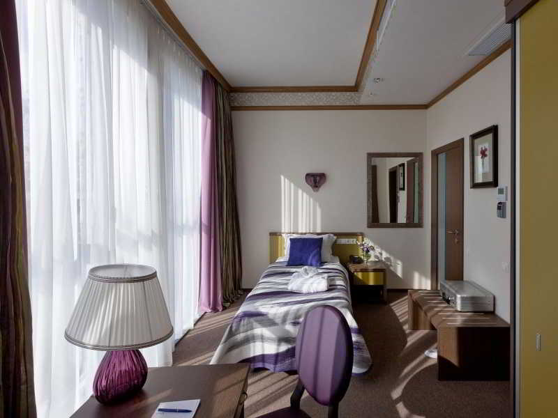 Iris Art Hotel คาร์คิฟ ภายนอก รูปภาพ