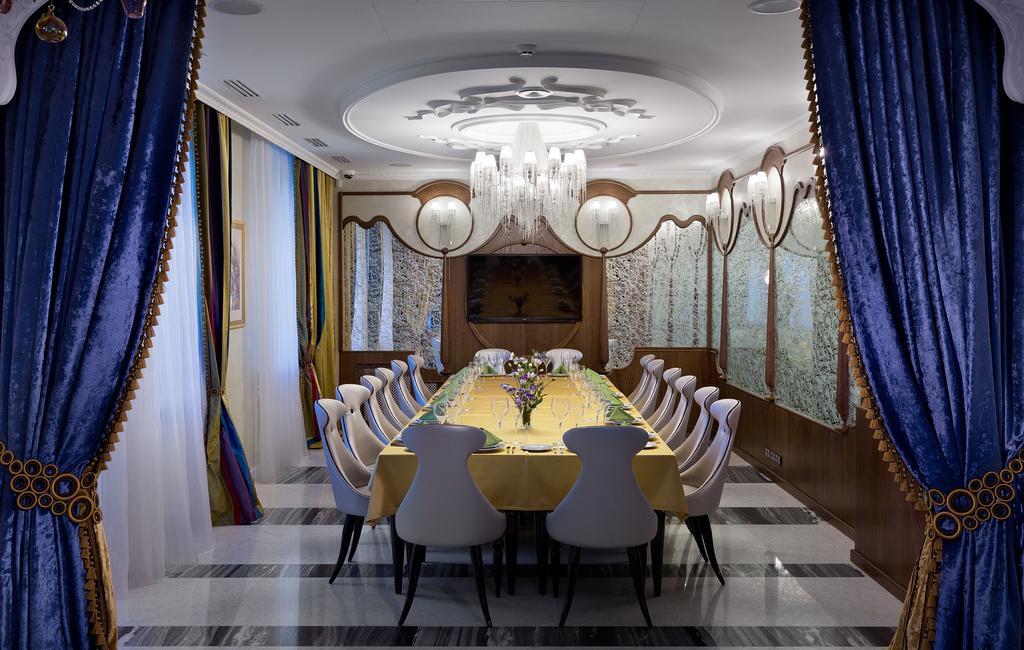 Iris Art Hotel คาร์คิฟ ภายนอก รูปภาพ